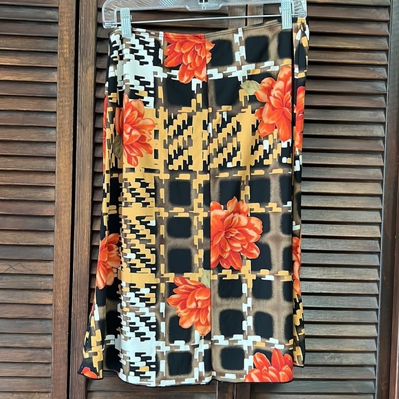 A-List by Wrapper Skirt Size Medium Floral Patterned - Picture 3 of 5
